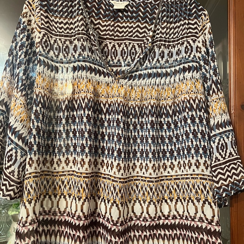 Ariat V Neck Tunic Women’s Size M